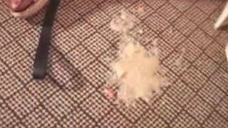 Жена делает глубокий заглот больших чёрных членов на глазах у мужа